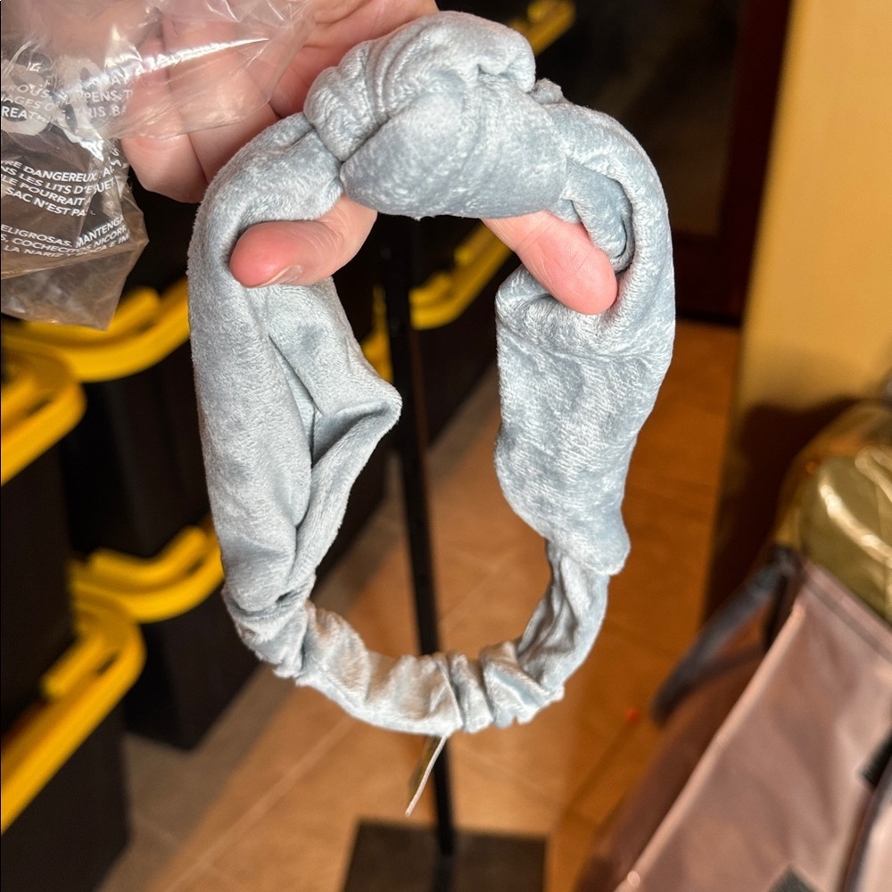 NWT NIP Aerie Soft Gray Velvet Knotted Headband One Size
